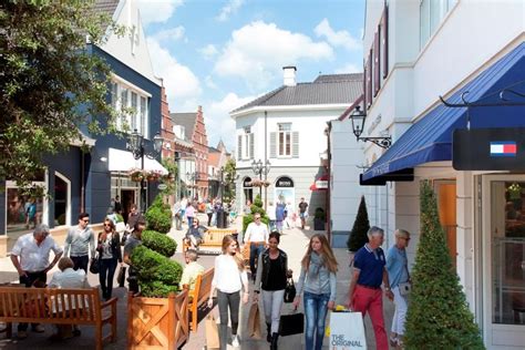 designer outlet roermond openingstijden.